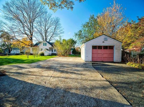 114 Spring St, Cheshire CT  06410-2720 exterior