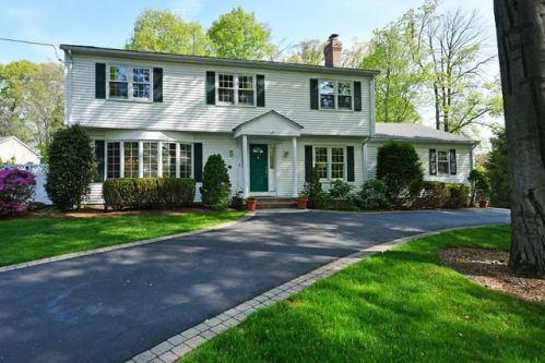 120 Tam O Shanter Dr, Mahwah, NJ 07430-1550