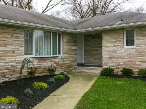 16 Wedge Dr, Trenton NJ  08610-5718 exterior