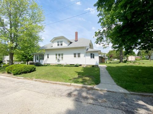 203 Jackson Ave, Pingree Grove IL  60140-7621 exterior