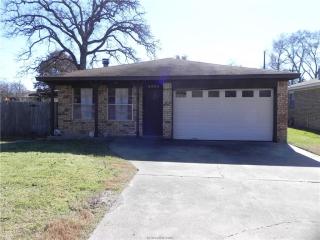 4304 Green Valley Dr, Bryan TX  77802-3608 exterior
