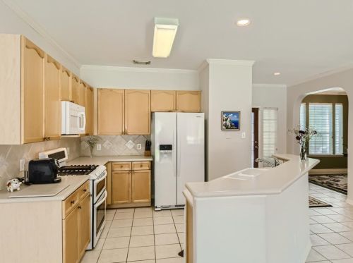 4333 Cyn Gln Cir, Austin TX  78732-2185 exterior