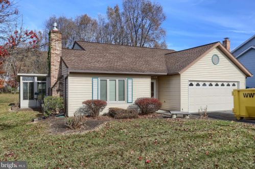 2703 Woodrow Ave, Harrisburg, PA 17112-9112