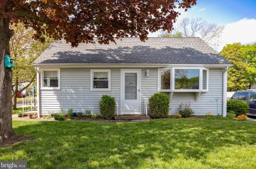 40 Nebraska Ave, Trenton, NJ 08619-2877