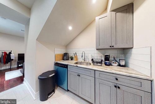 46 44 St, Philadelphia PA 19104-2939 exterior