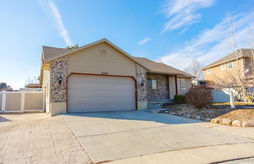 6274 Waller Ln, Taylorsville, UT 84081-3820