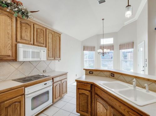 1600 Mdw Ave, Argyle TX 76226-6628 exterior