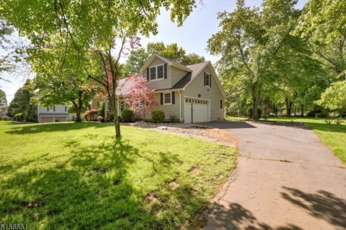 432 Van Holten Rd, Bridgewater, NJ 08807-1940