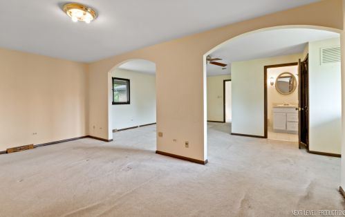 6765 County Line Ln, Willowbrook IL  60527-5726 exterior