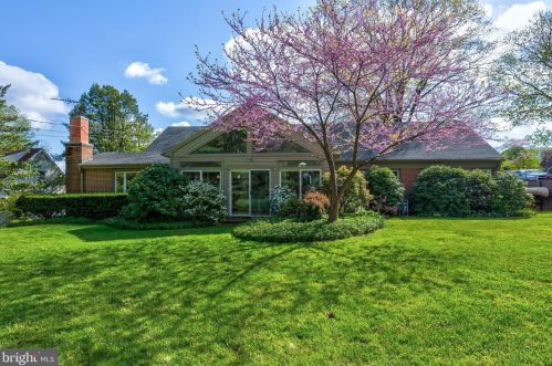 1932 Harclay Pl, Lancaster, PA 17601-3815