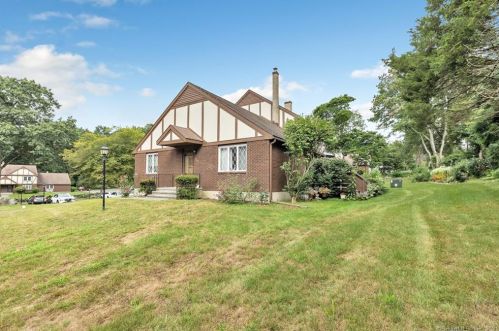 30 Derbyshire, Derby, CT 06418-2236