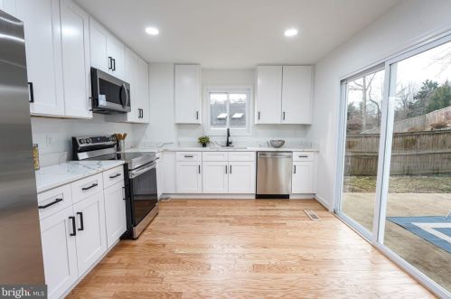 9063 Andromeda Dr, Springfield VA  22015-3509 exterior