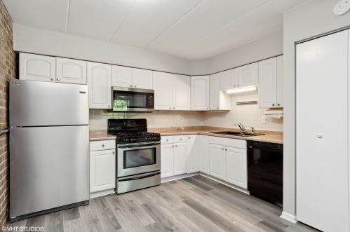 108 Bailey Rd, Naperville, IL 60565-1409