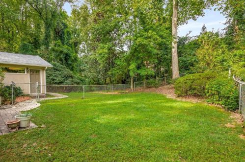 7290 Hunters Br Dr, Atlanta GA  30328-1719 exterior