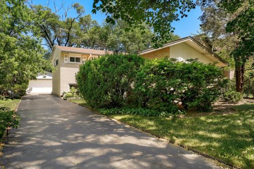 1311 Sherwood Rd, Glenview, IL 60025-2334