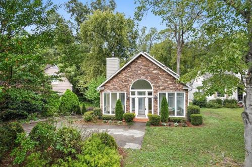 567 Collier Rd, Atlanta GA  30318-2659 exterior