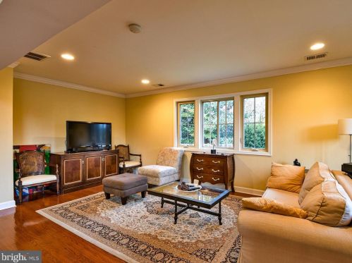 621 Greenbrier Dr, Silver Spring MD 20910-4230 exterior