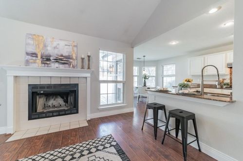 6868 Auckland Dr, Austin TX  78749-4139 exterior