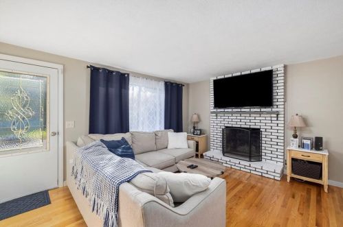 29 Mary Beth Dr, Warwick, RI 02886-5009