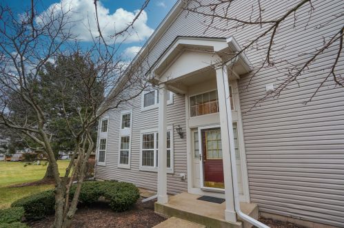 3076 Serenity Ln, Naperville, IL 60564-4669