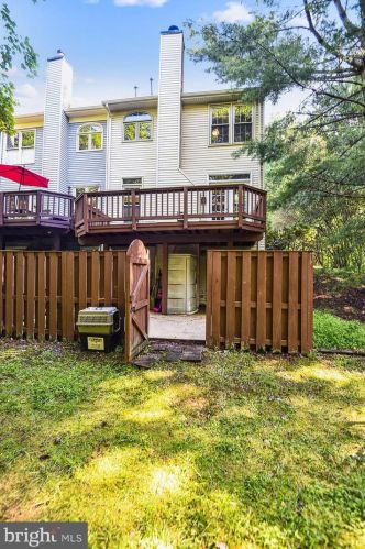 8701 Stone Hill Pl, Springfield VA  22153-1717 exterior