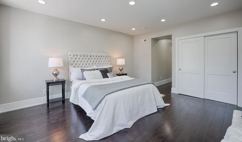 950 Front St, Philadelphia PA 19147-0043 exterior