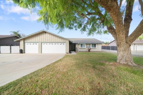 9479 Stirrup St, Riverside CA  92509-4960 exterior