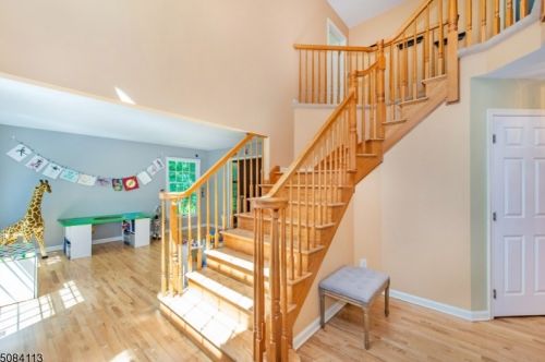 16 Crystal Rock Rd, Sparta, NJ 07871-3755