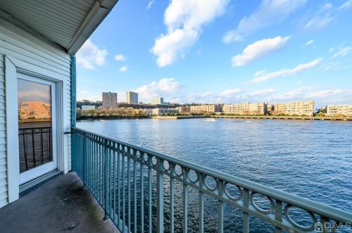 106 The Promenade, Edgewater NJ  07020-2103 exterior