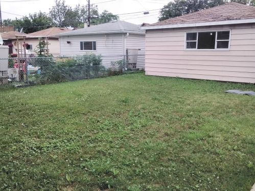5212 Grace St, Chicago, IL 60641-3355