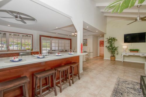 6857 Niumalu Loop, Honolulu HI  96825-1646 exterior