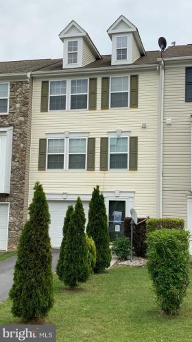 200 Rumbling Rock Rd, Hedgesville, WV 25427-4432