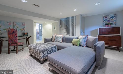 9301 Mintwood St, Silver Spring MD 20901-3523 exterior