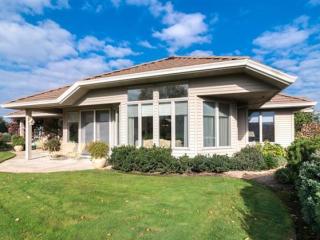 854 Hazelnut Dr, Woodburn, OR 97071-7682