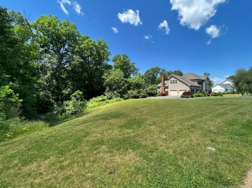 270 Budding Rdg, Southington CT  06489-4226 exterior