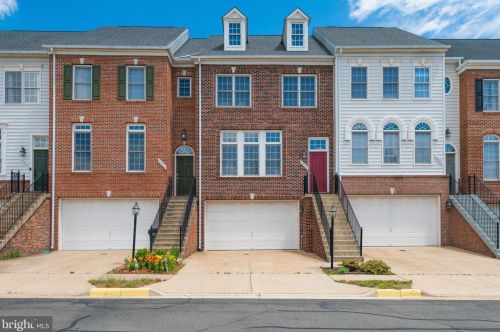 6884 Witton Cir, Gainesville, VA 20155-4420
