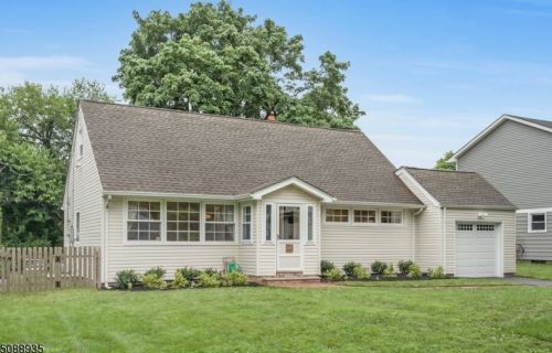 17 Carlton Dr, Montclair, NJ 07043-2603