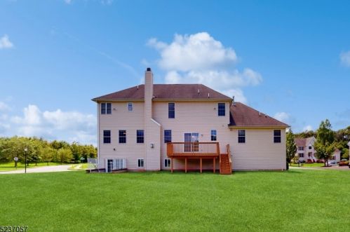 22 Providence Dr, Flemington, NJ 08822-3448