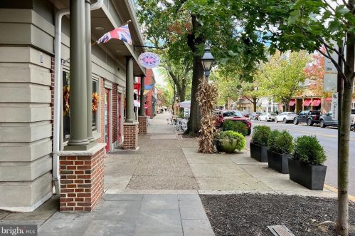 135 Warwick Rd, Tavistock NJ  08033-3706 exterior