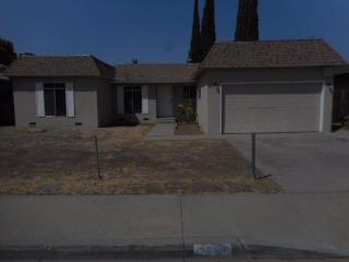 2852 Fine Ave, Clovis, CA 93612-4617