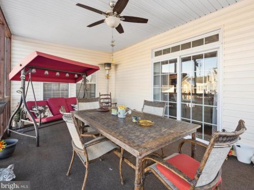 41 Cypress Point Ct, Charles Town WV  25414-3928 exterior