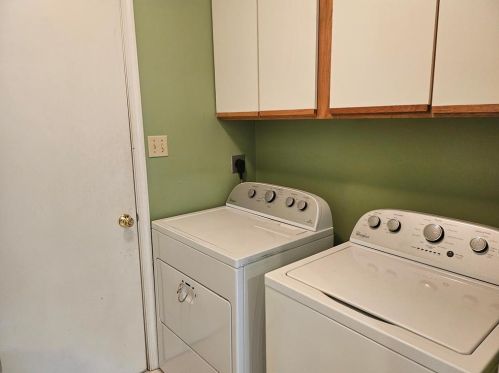 523 Wild Mint Ln, Allentown PA  18104-8408 exterior