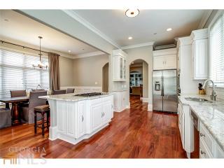 5 Pritchard Way, Atlanta GA  30326-1211 exterior