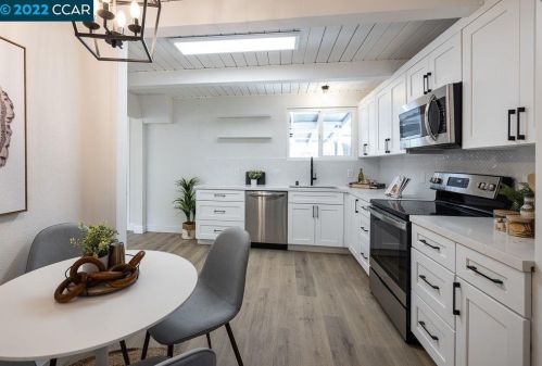 18387 Crest Ave, Hayward CA  94546-2723 exterior
