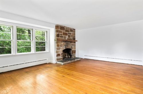 54 Aberdeen Ave, Warwick, RI 02888-4214