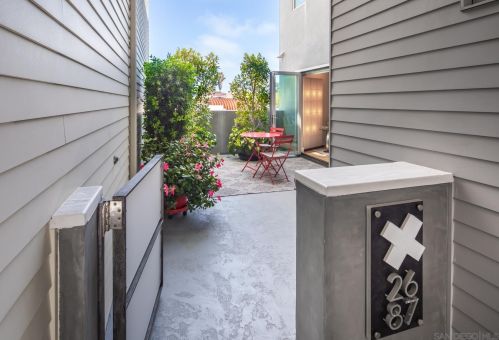 2687 State St, Carlsbad, CA 92008-1627