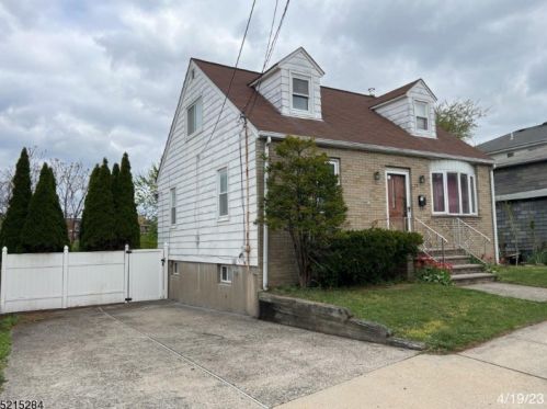 29 Maitland Pl, Outwater, NJ 07026-1227