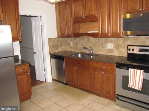 7703 Bristol Square Ct, Springfield VA  22153-3100 exterior
