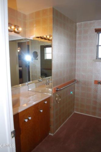 5042 Carolyn Way, Glendale CA  91214-1061 exterior