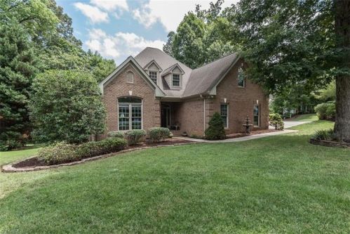 504 Mckenzie Ct, Whitsett, NC 27377-9228